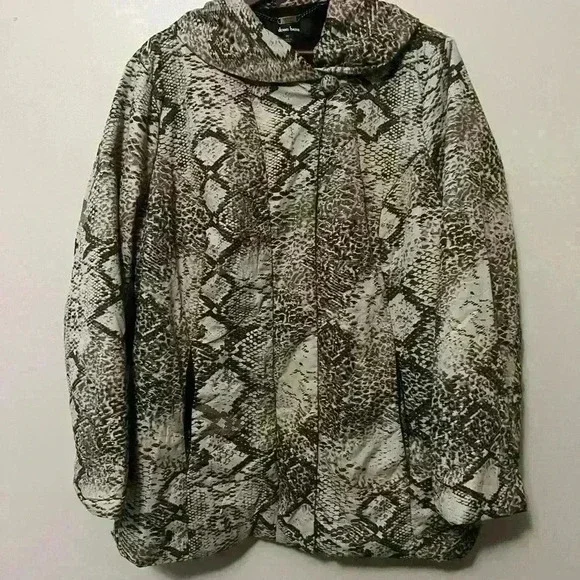 Dennis Basso QVC snake print 1x plus winter coat. Zip and snap front with collar - Picture 2 of 8